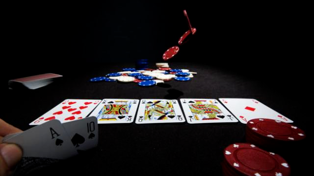 为何选择米兰体育平台体验德州扑克棋牌游戏？